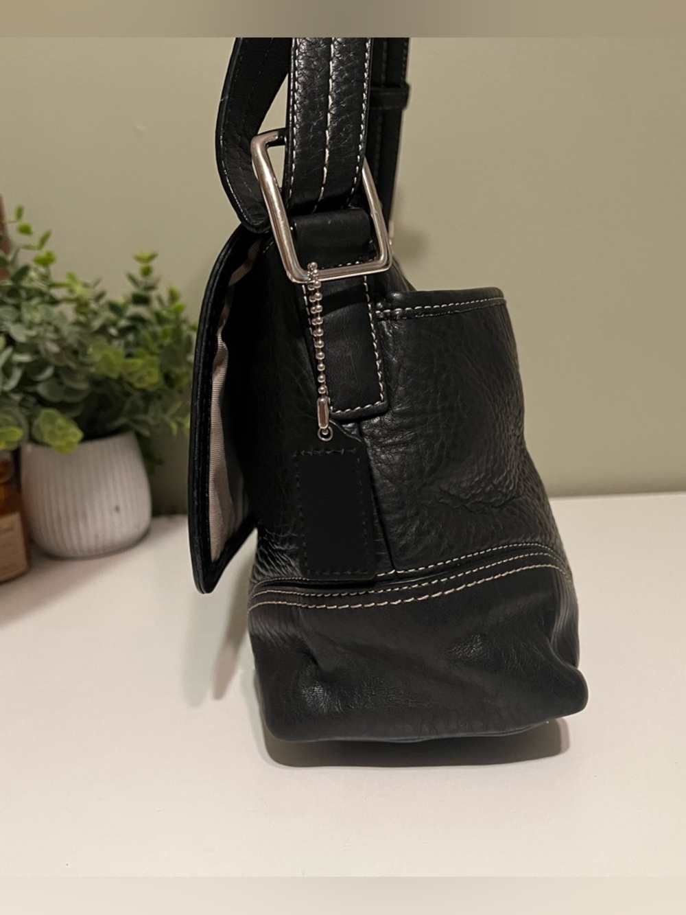 Coach Black Pebbled Leather Shoulder Bag with Silver Turnlock - Picture 4 of 14